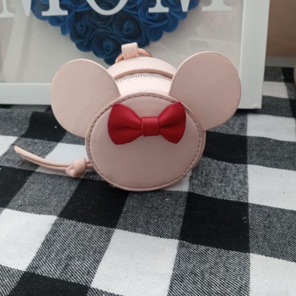 Minnie Mouse Pacifier Case Keychain - Picture 1 of 5